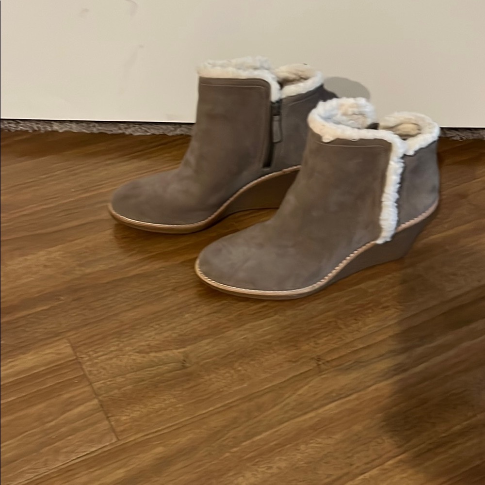 Women's Suede Ankle Boots with Faux Fur Lining